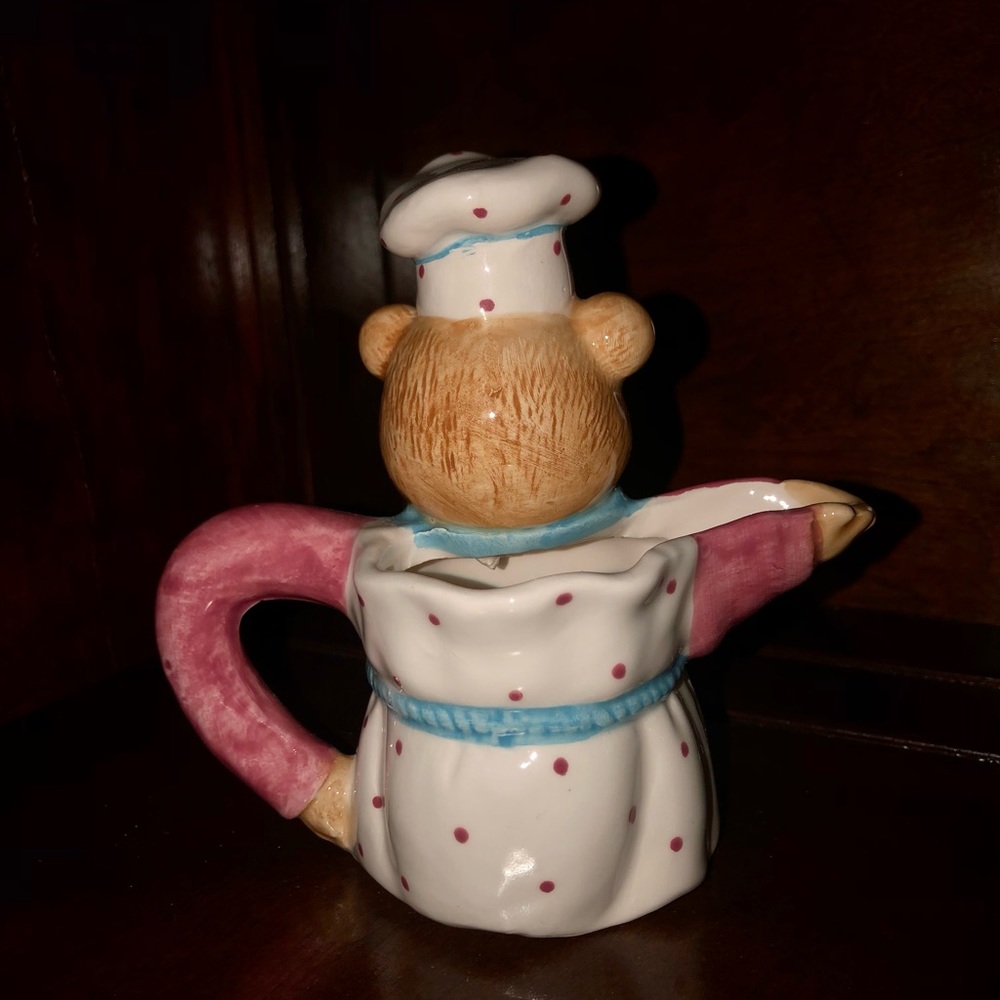 Vintage Bear teapot with matching tea creamer - Picture 9 of 12